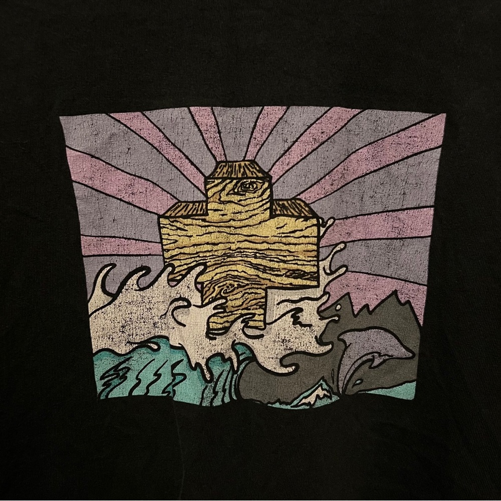 Japanese Wave Graphic T-shirt Distressed‎ Fits Medium - Picture 2 of 7